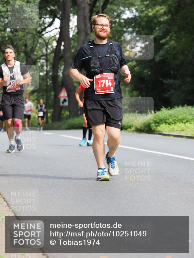 13.09.2026 - 21. swb-Marathon Bremen TobiasT http://msf.ph/oto/10251049 13.09.2026 12:37:32 Laufen 1714 meine-sportfotos.de