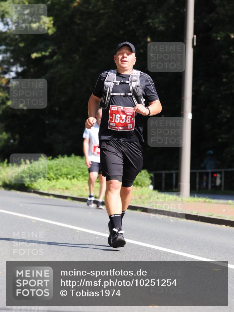 13.09.2026 - 21. swb-Marathon Bremen TobiasT http://msf.ph/oto/10251254 13.09.2026 12:40:14 Laufen 1638, 0245 meine-sportfotos.de