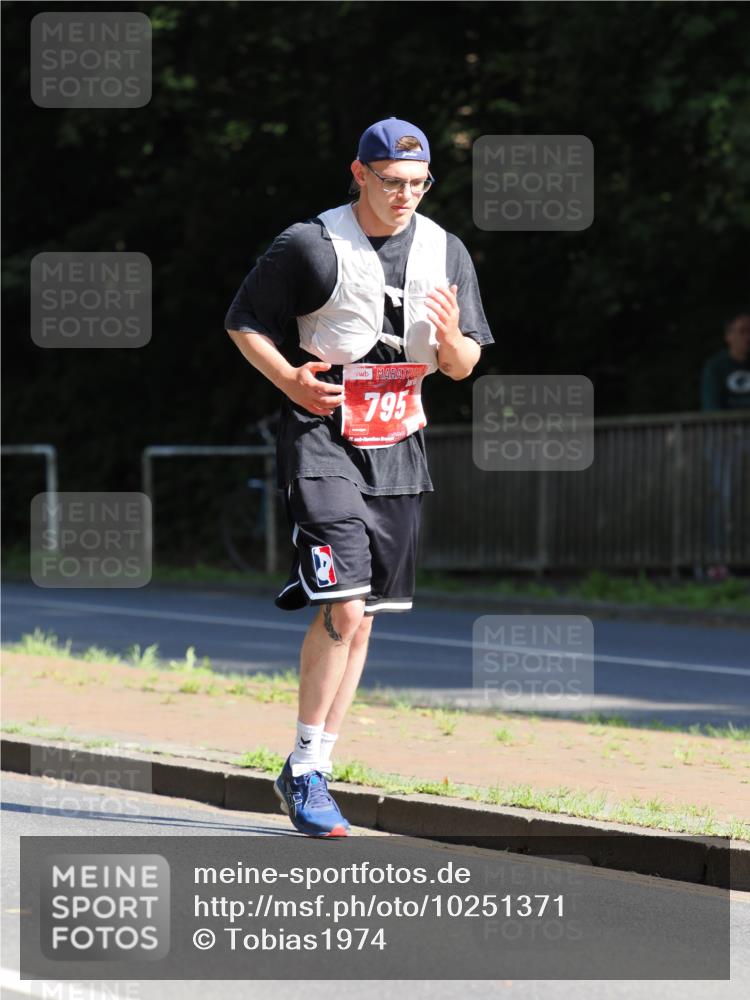 13.09.2026 - 21. swb-Marathon Bremen TobiasT http://msf.ph/oto/10251371 13.09.2026 12:41:23 Laufen 795 meine-sportfotos.de