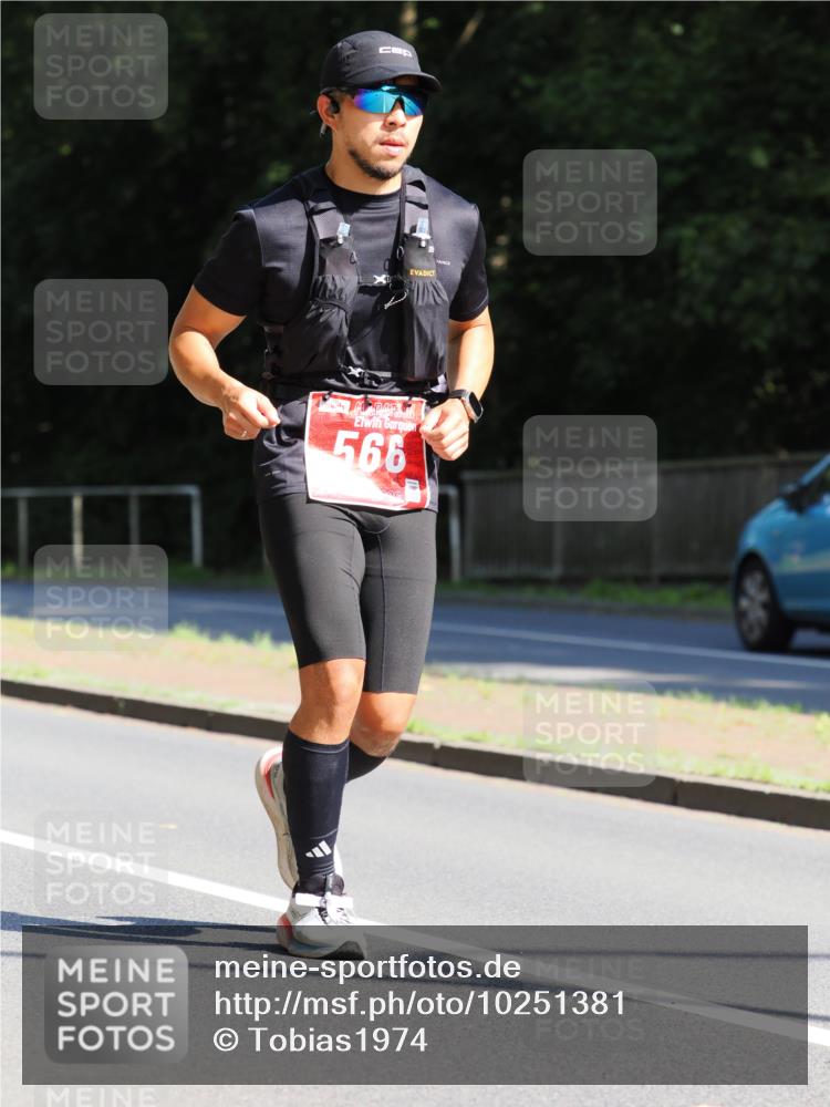 13.09.2026 - 21. swb-Marathon Bremen TobiasT http://msf.ph/oto/10251381 13.09.2026 12:41:41 Laufen 566 meine-sportfotos.de