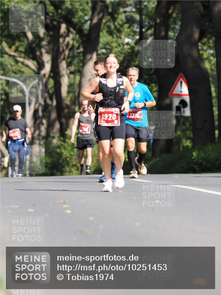 13.09.2026 - 21. swb-Marathon Bremen TobiasT http://msf.ph/oto/10251453 13.09.2026 12:43:15 Laufen 1920, 1315 meine-sportfotos.de
