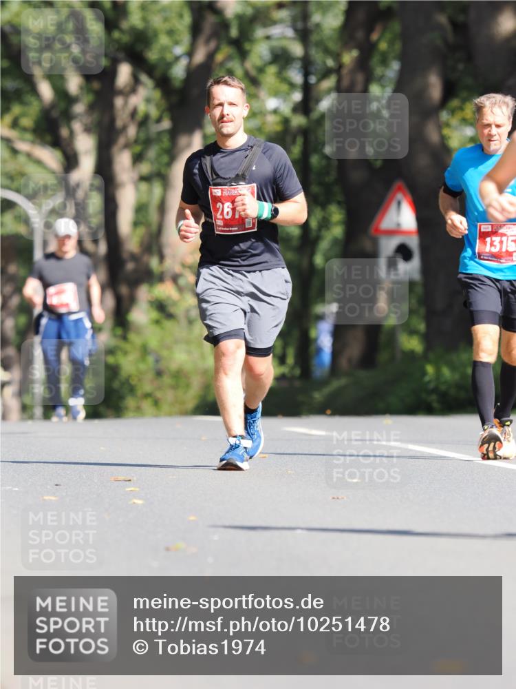 13.09.2026 - 21. swb-Marathon Bremen TobiasT http://msf.ph/oto/10251478 13.09.2026 12:43:21 Laufen 261, 1315 meine-sportfotos.de