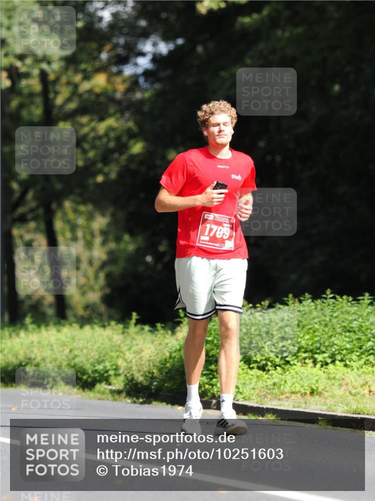 13.09.2026 - 21. swb-Marathon Bremen TobiasT http://msf.ph/oto/10251603 13.09.2026 12:45:33 Laufen 1709 meine-sportfotos.de