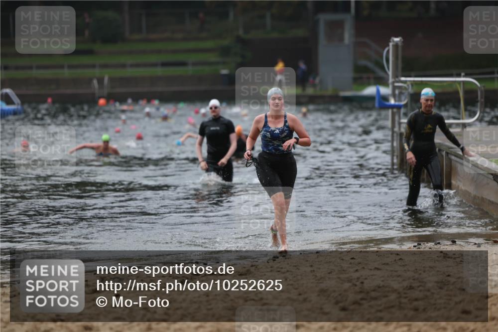 13.09.2026 - Stadtparktriathlon Mo-Foto http://msf.ph/oto/10252625 13.09.2026 09:48:21 Schwimmen 228, 289 meine-sportfotos.de