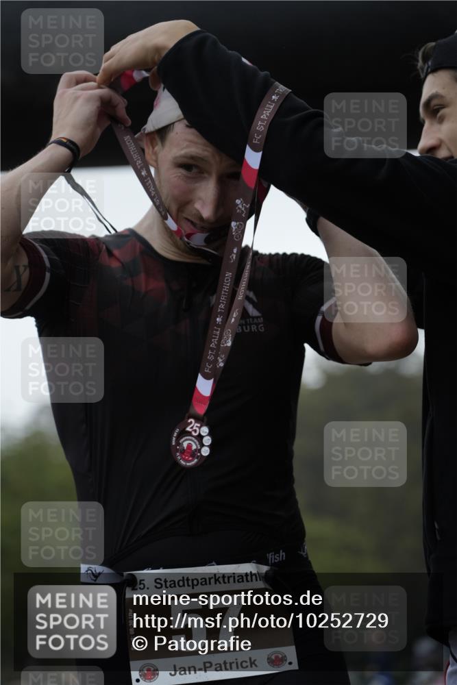 13.09.2026 - Stadtparktriathlon Patografie http://msf.ph/oto/10252729 13.09.2026 09:41:46 Ziel 56, 57 meine-sportfotos.de