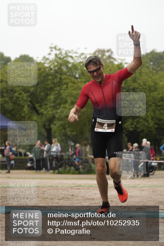 13.09.2026 - Stadtparktriathlon Patografie http://msf.ph/oto/10252935 13.09.2026 09:51:37 Ziel 4 meine-sportfotos.de
