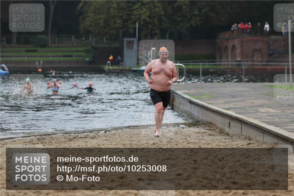 13.09.2026 - Stadtparktriathlon Mo-Foto http://msf.ph/oto/10253008 13.09.2026 09:50:12 Schwimmen 265, 297 meine-sportfotos.de