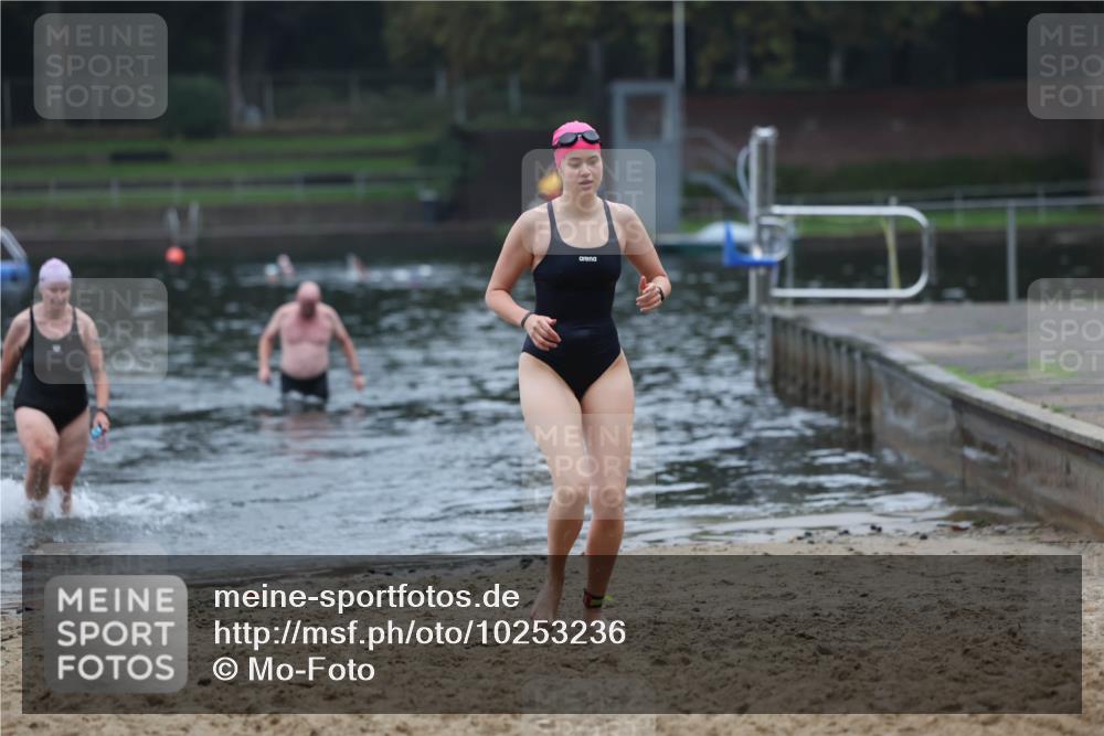 13.09.2026 - Stadtparktriathlon Mo-Foto http://msf.ph/oto/10253236 13.09.2026 09:52:16 Schwimmen 242, 277 meine-sportfotos.de