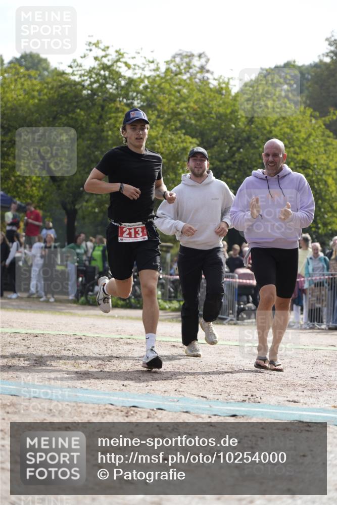 13.09.2026 - Stadtparktriathlon Patografie http://msf.ph/oto/10254000 13.09.2026 10:46:43 Ziel 213 meine-sportfotos.de