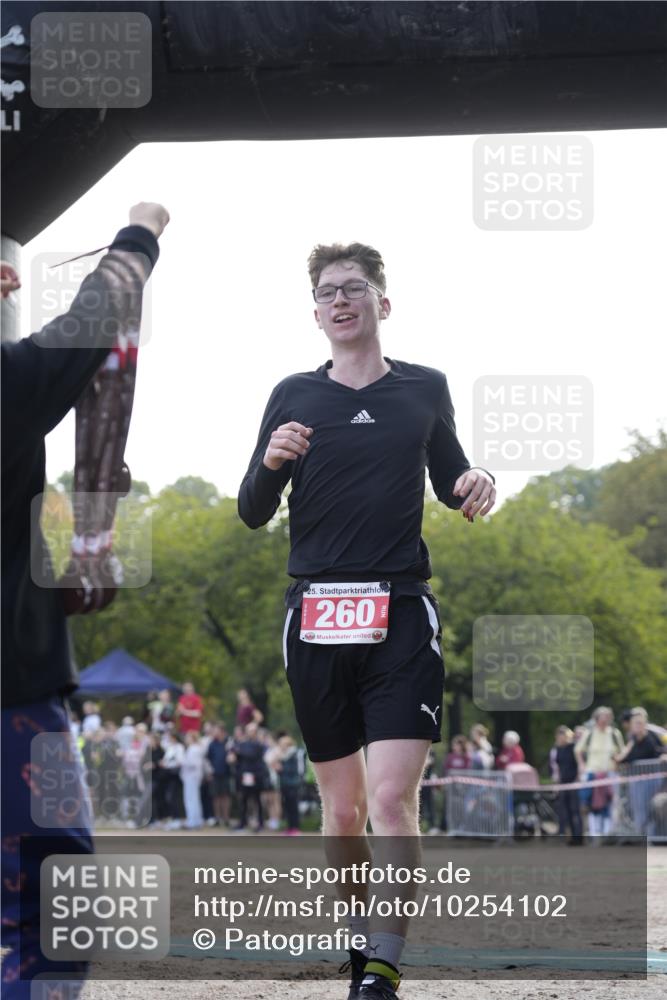 13.09.2026 - Stadtparktriathlon Patografie http://msf.ph/oto/10254102 13.09.2026 10:50:51 Ziel 260 meine-sportfotos.de