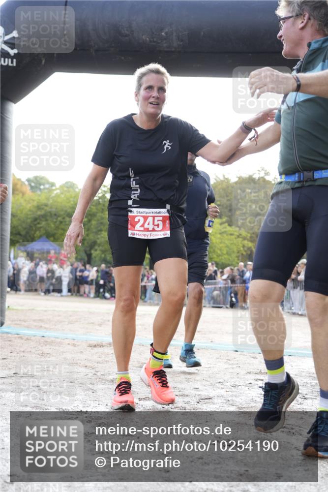 13.09.2026 - Stadtparktriathlon Patografie http://msf.ph/oto/10254190 13.09.2026 10:54:09 Ziel 245 meine-sportfotos.de