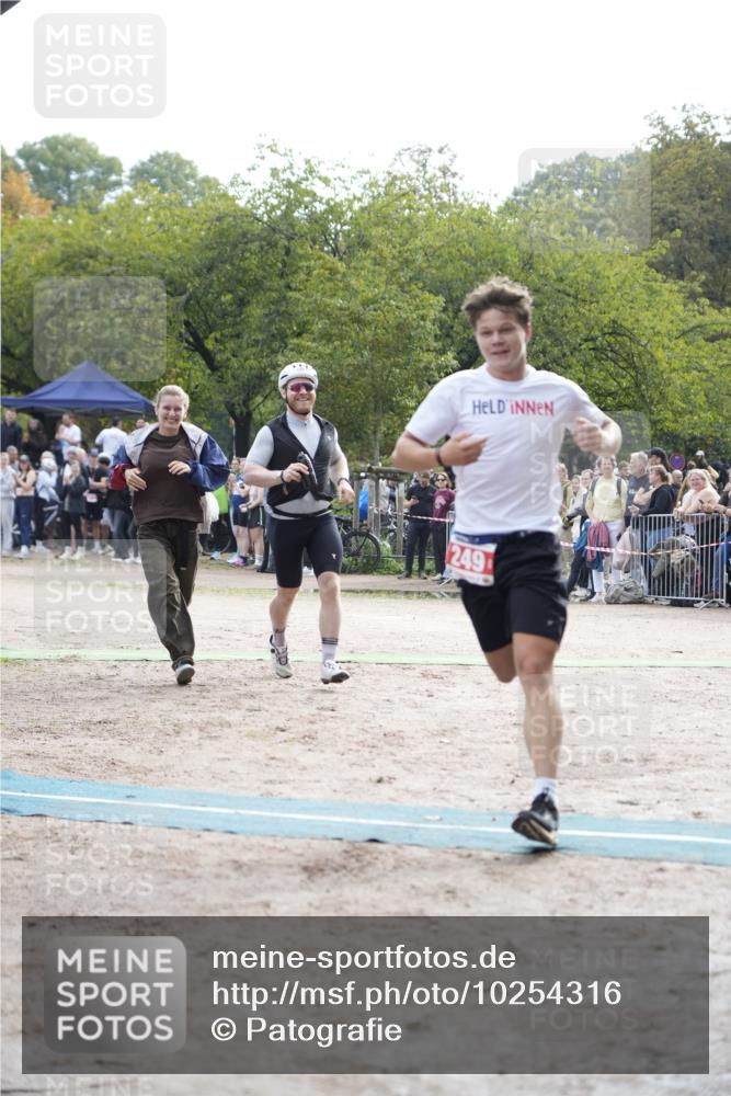 13.09.2026 - Stadtparktriathlon Patografie http://msf.ph/oto/10254316 13.09.2026 10:58:07 Ziel 249, 285 meine-sportfotos.de