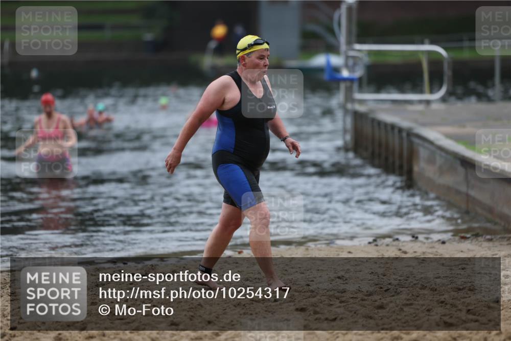 13.09.2026 - Stadtparktriathlon Mo-Foto http://msf.ph/oto/10254317 13.09.2026 10:15:29 Schwimmen 777 meine-sportfotos.de