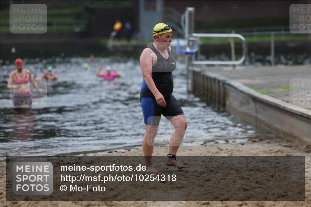 13.09.2026 - Stadtparktriathlon Mo-Foto http://msf.ph/oto/10254318 13.09.2026 10:15:29 Schwimmen 777 meine-sportfotos.de