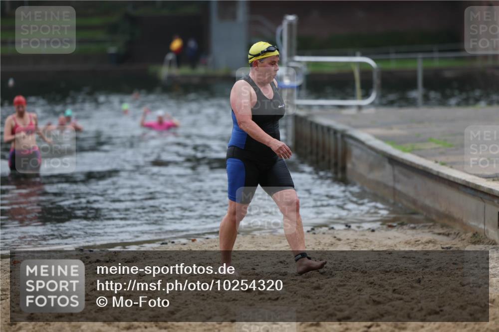 13.09.2026 - Stadtparktriathlon Mo-Foto http://msf.ph/oto/10254320 13.09.2026 10:15:29 Schwimmen 777 meine-sportfotos.de