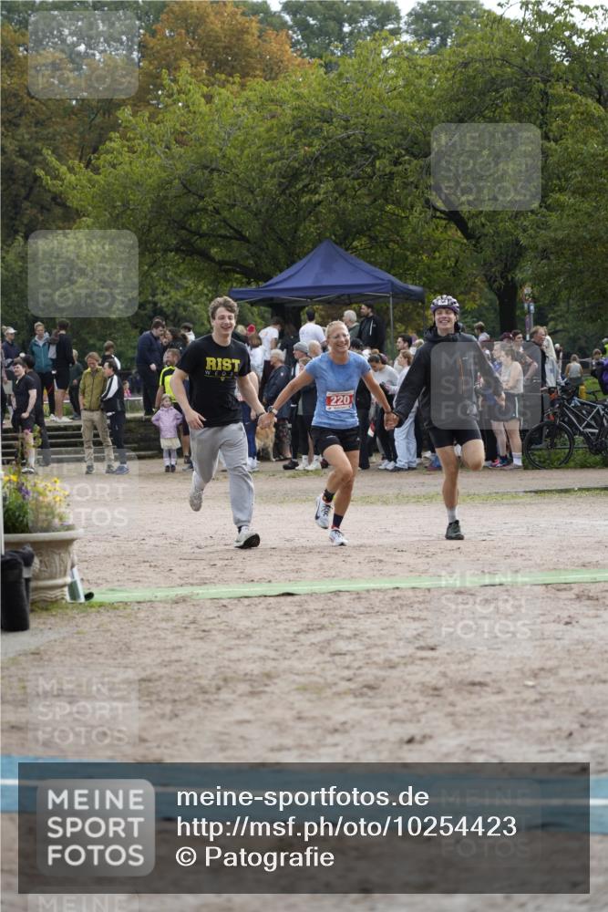 13.09.2026 - Stadtparktriathlon Patografie http://msf.ph/oto/10254423 13.09.2026 11:00:13 Ziel 220 meine-sportfotos.de