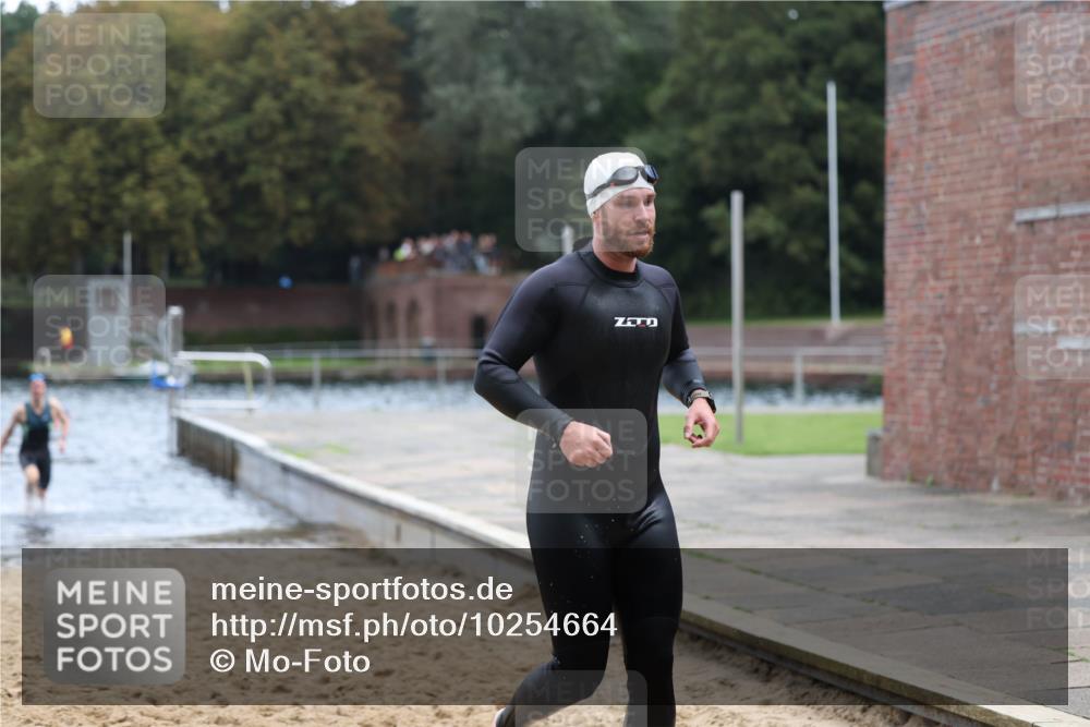 13.09.2026 - Stadtparktriathlon Mo-Foto http://msf.ph/oto/10254664 13.09.2026 11:32:34 Schwimmen 835, 842, 858, 860 meine-sportfotos.de