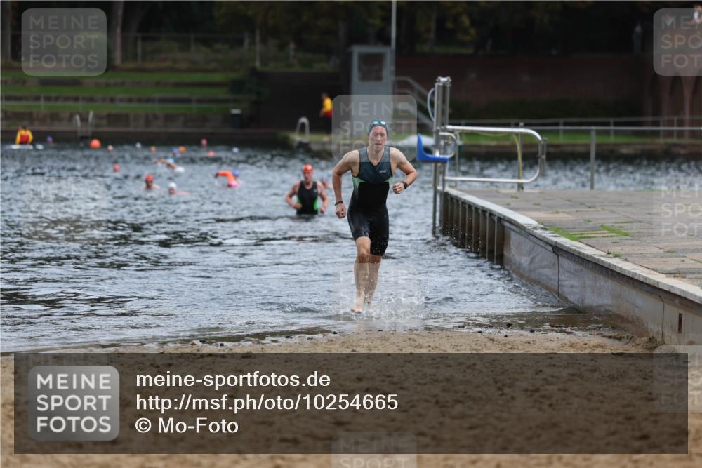 13.09.2026 - Stadtparktriathlon Mo-Foto http://msf.ph/oto/10254665 13.09.2026 11:32:36 Schwimmen 835, 842 meine-sportfotos.de
