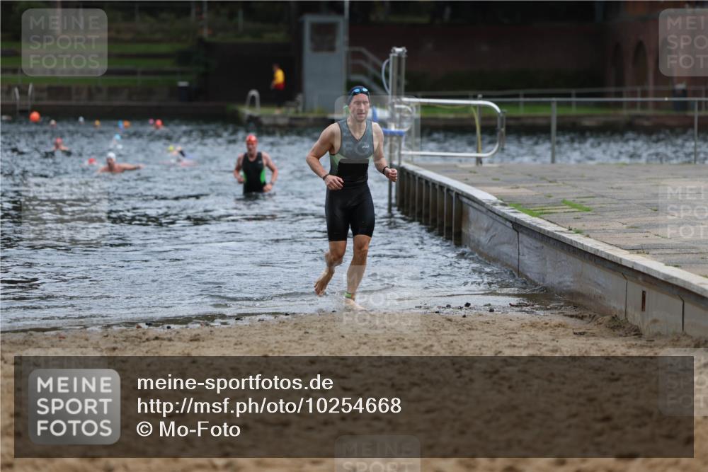 13.09.2026 - Stadtparktriathlon Mo-Foto http://msf.ph/oto/10254668 13.09.2026 11:32:37 Schwimmen 835, 842 meine-sportfotos.de