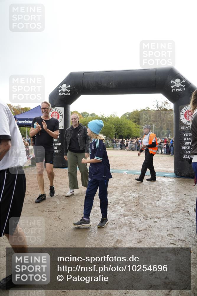 13.09.2026 - Stadtparktriathlon Patografie http://msf.ph/oto/10254696 13.09.2026 11:03:19 Ziel 267, 268 meine-sportfotos.de