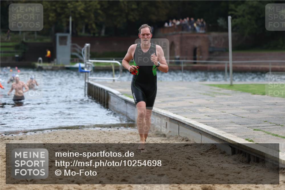 13.09.2026 - Stadtparktriathlon Mo-Foto http://msf.ph/oto/10254698 13.09.2026 11:32:54 Schwimmen 869, 922 meine-sportfotos.de