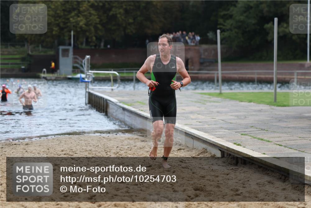 13.09.2026 - Stadtparktriathlon Mo-Foto http://msf.ph/oto/10254703 13.09.2026 11:32:54 Schwimmen 869, 922 meine-sportfotos.de