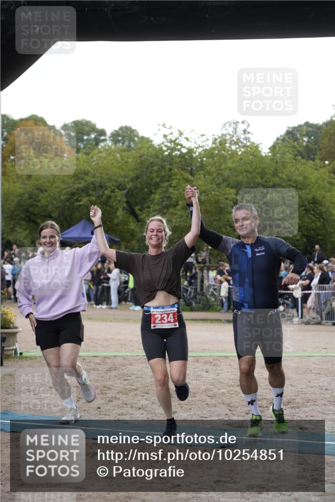 13.09.2026 - Stadtparktriathlon Patografie http://msf.ph/oto/10254851 13.09.2026 11:06:03 Ziel 233, 234, 236, 295, 332 meine-sportfotos.de