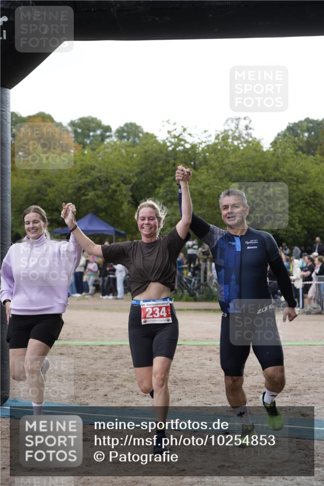 13.09.2026 - Stadtparktriathlon Patografie http://msf.ph/oto/10254853 13.09.2026 11:06:03 Ziel 233, 234, 236, 295, 332 meine-sportfotos.de