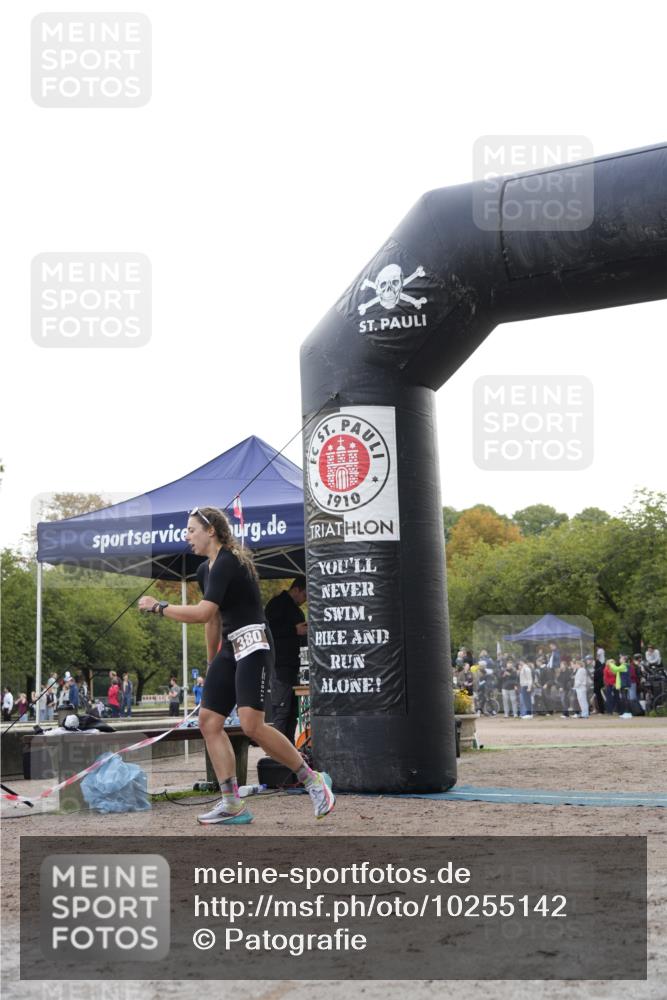 13.09.2026 - Stadtparktriathlon Patografie http://msf.ph/oto/10255142 13.09.2026 11:15:29 Ziel 380 meine-sportfotos.de