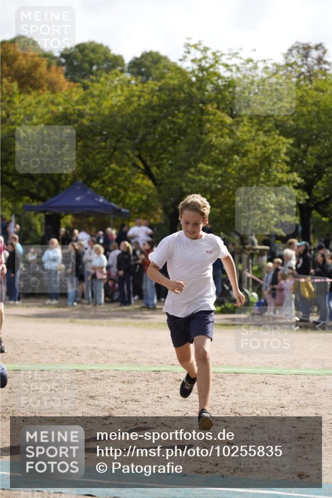 13.09.2026 - Stadtparktriathlon Patografie http://msf.ph/oto/10255835 13.09.2026 11:30:52 Ziel 405, 406 meine-sportfotos.de