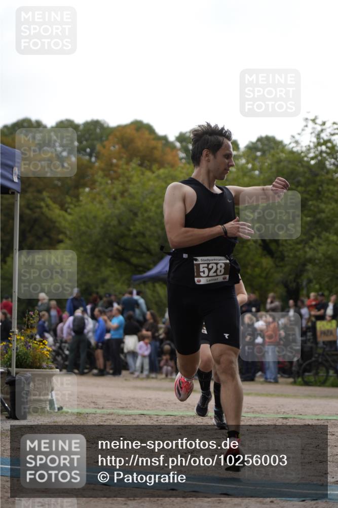 13.09.2026 - Stadtparktriathlon Patografie http://msf.ph/oto/10256003 13.09.2026 11:33:40 Ziel 347, 528, 536 meine-sportfotos.de