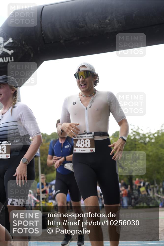 13.09.2026 - Stadtparktriathlon Patografie http://msf.ph/oto/10256030 13.09.2026 11:34:02 Ziel 383, 385, 488, 499, 540 meine-sportfotos.de