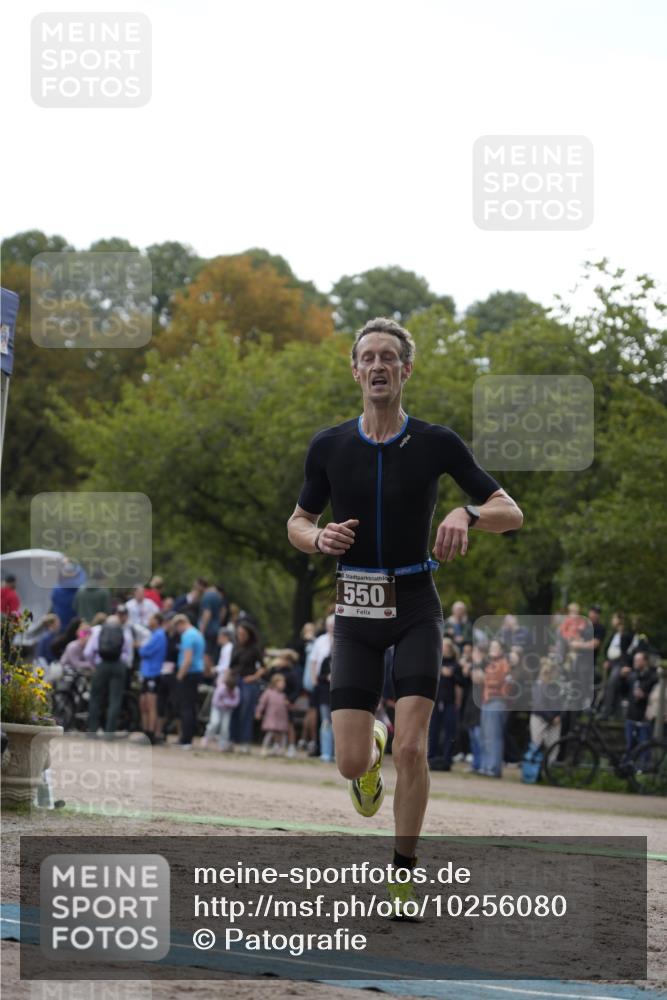 13.09.2026 - Stadtparktriathlon Patografie http://msf.ph/oto/10256080 13.09.2026 11:35:17 Ziel 550 meine-sportfotos.de