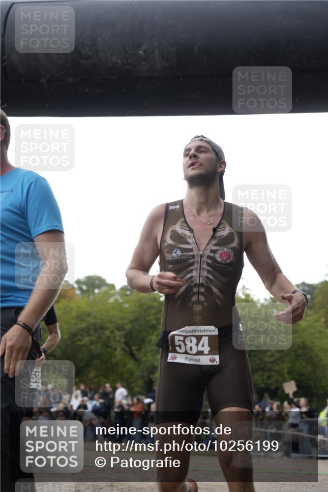 13.09.2026 - Stadtparktriathlon Patografie http://msf.ph/oto/10256199 13.09.2026 11:37:08 Ziel 342, 420, 490, 582, 584 meine-sportfotos.de