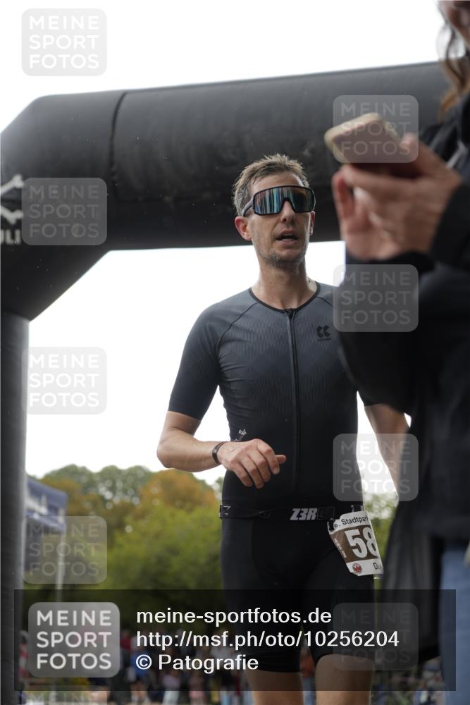 13.09.2026 - Stadtparktriathlon Patografie http://msf.ph/oto/10256204 13.09.2026 11:37:10 Ziel 342, 420, 490, 582, 584 meine-sportfotos.de