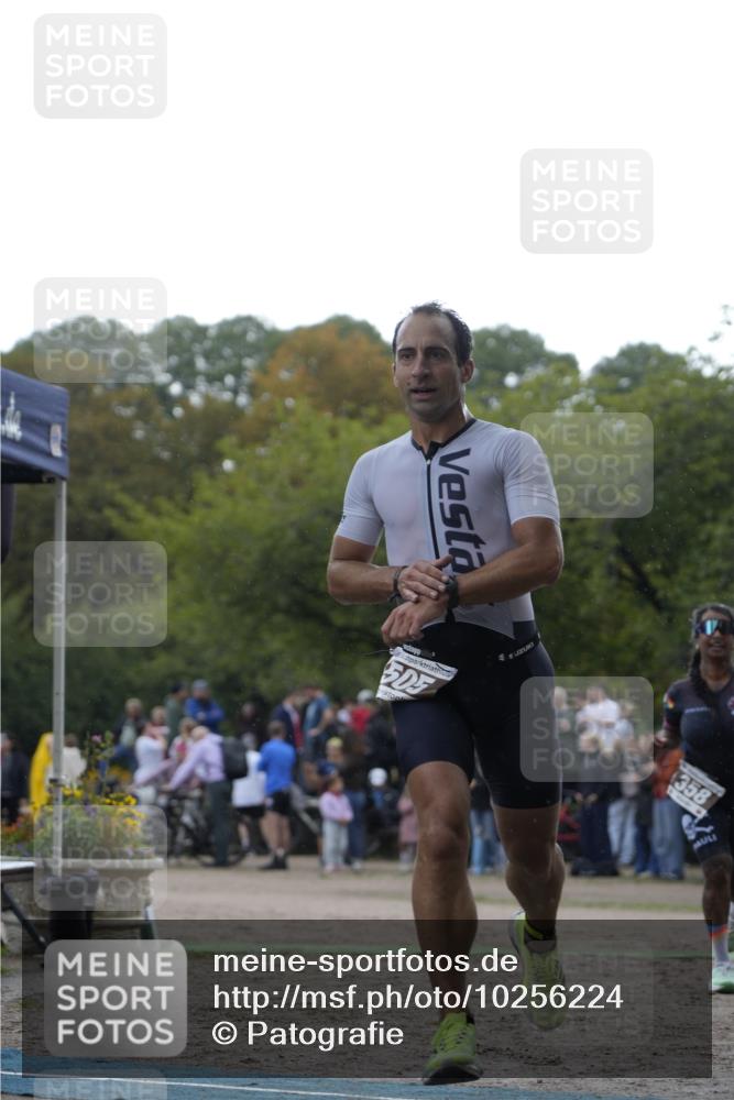 13.09.2026 - Stadtparktriathlon Patografie http://msf.ph/oto/10256224 13.09.2026 11:37:39 Ziel 358, 505 meine-sportfotos.de