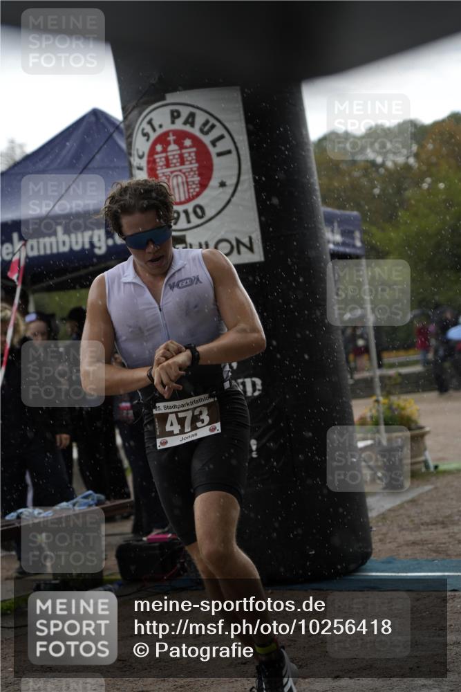 13.09.2026 - Stadtparktriathlon Patografie http://msf.ph/oto/10256418 13.09.2026 11:40:35 Ziel 472, 473 meine-sportfotos.de