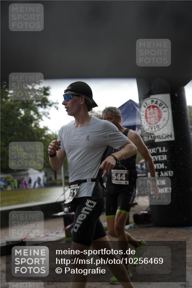 13.09.2026 - Stadtparktriathlon Patografie http://msf.ph/oto/10256469 13.09.2026 11:41:07 Ziel 544, 571 meine-sportfotos.de