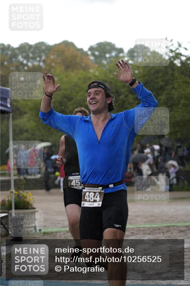 13.09.2026 - Stadtparktriathlon Patografie http://msf.ph/oto/10256525 13.09.2026 11:42:30 Ziel 422, 457, 484 meine-sportfotos.de