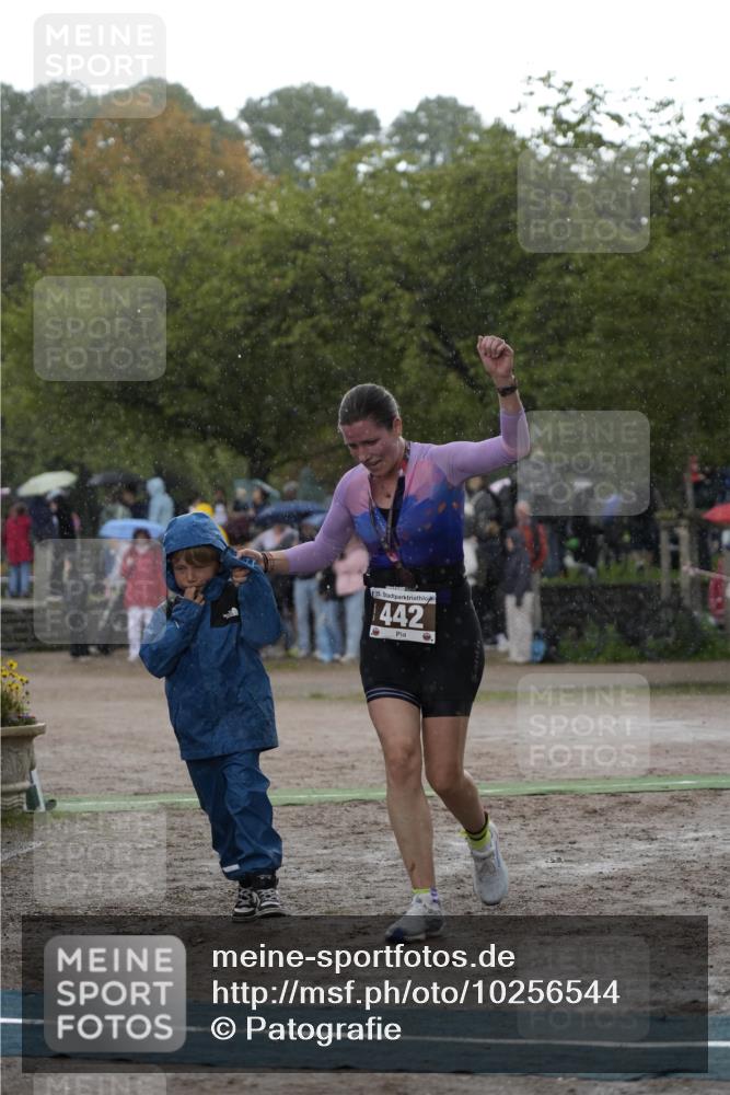 13.09.2026 - Stadtparktriathlon Patografie http://msf.ph/oto/10256544 13.09.2026 11:42:50 Ziel  meine-sportfotos.de