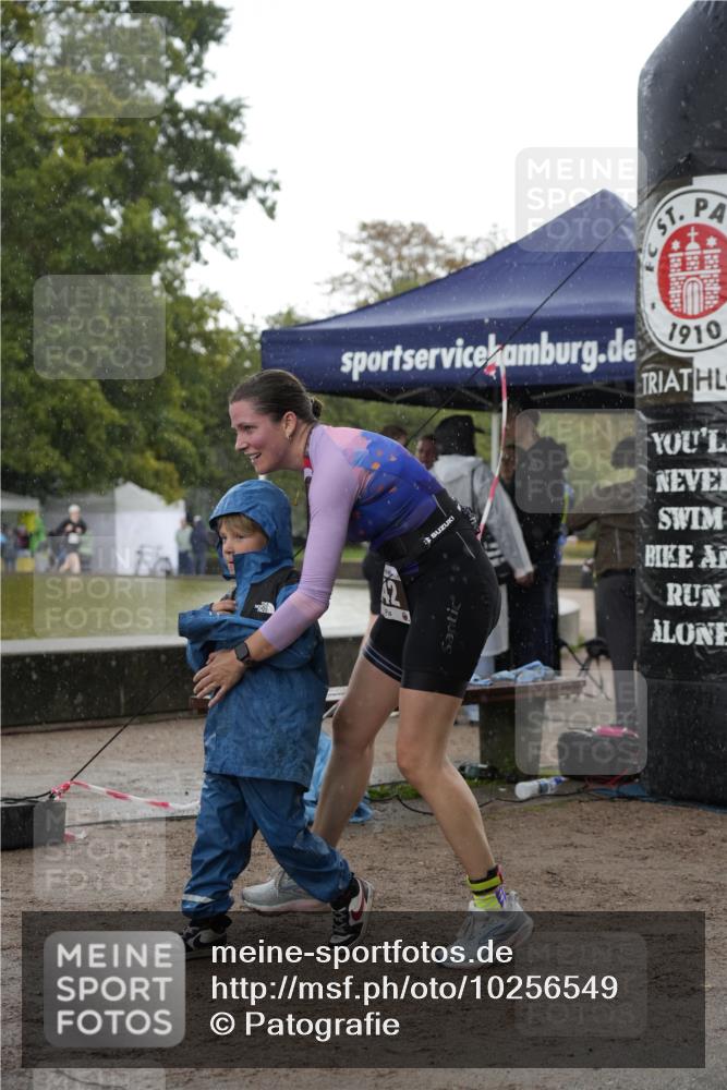 13.09.2026 - Stadtparktriathlon Patografie http://msf.ph/oto/10256549 13.09.2026 11:42:53 Ziel  meine-sportfotos.de