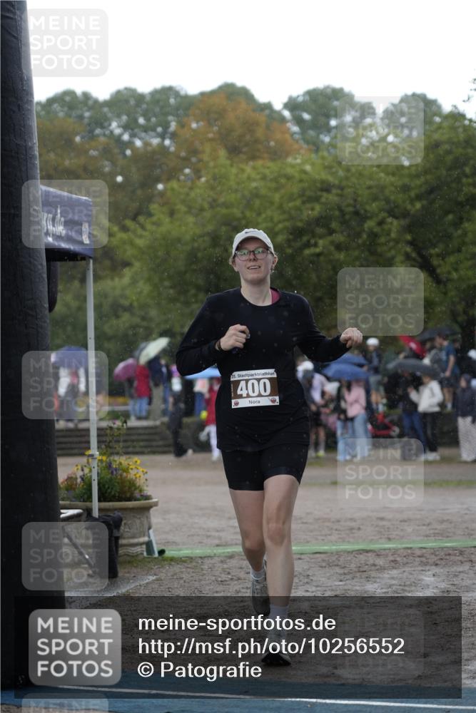 13.09.2026 - Stadtparktriathlon Patografie http://msf.ph/oto/10256552 13.09.2026 11:43:05 Ziel 400 meine-sportfotos.de