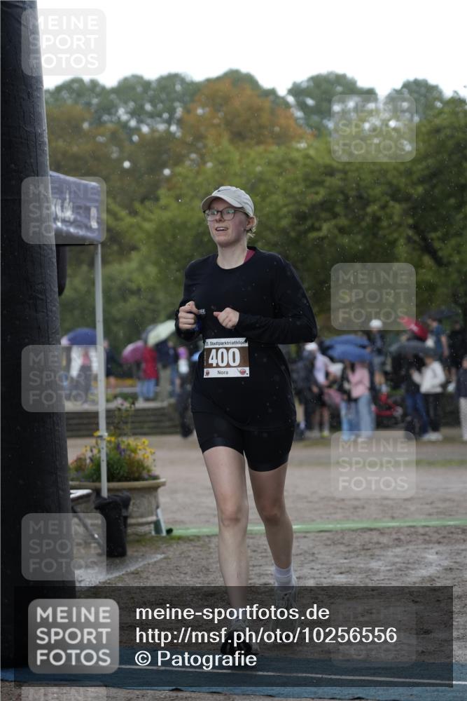 13.09.2026 - Stadtparktriathlon Patografie http://msf.ph/oto/10256556 13.09.2026 11:43:05 Ziel 400 meine-sportfotos.de