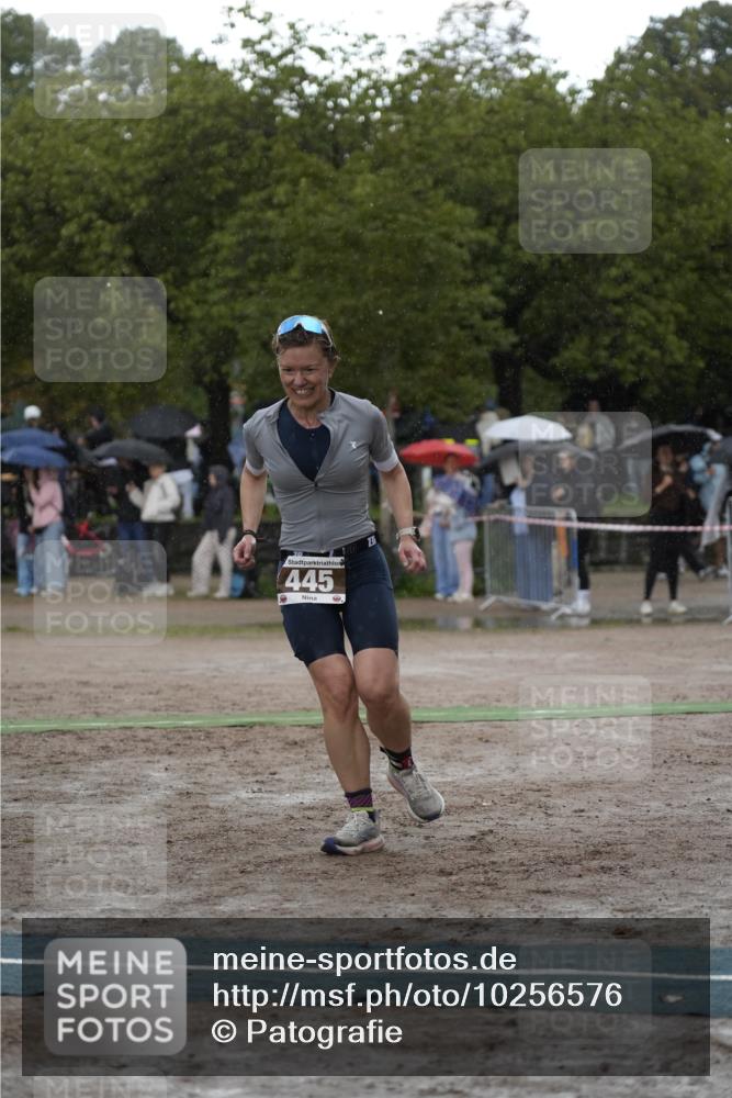 13.09.2026 - Stadtparktriathlon Patografie http://msf.ph/oto/10256576 13.09.2026 11:43:24 Ziel 445, 486 meine-sportfotos.de