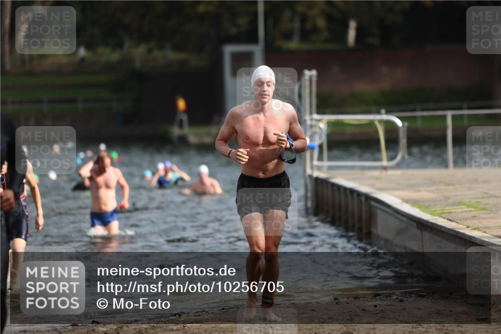 13.09.2026 - Stadtparktriathlon Mo-Foto http://msf.ph/oto/10256705 13.09.2026 10:52:14 Schwimmen 590, 597, 599, 605, 668, 676, 678 meine-sportfotos.de