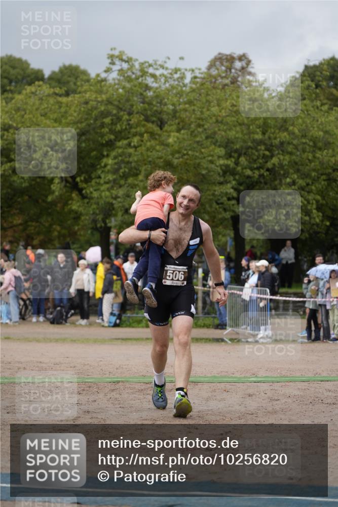13.09.2026 - Stadtparktriathlon Patografie http://msf.ph/oto/10256820 13.09.2026 11:51:56 Ziel 481, 482, 494, 506 meine-sportfotos.de