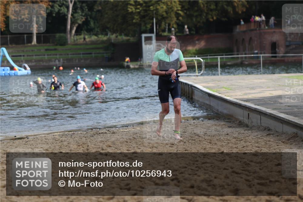 13.09.2026 - Stadtparktriathlon Mo-Foto http://msf.ph/oto/10256943 13.09.2026 10:52:58 Schwimmen 606, 614 meine-sportfotos.de