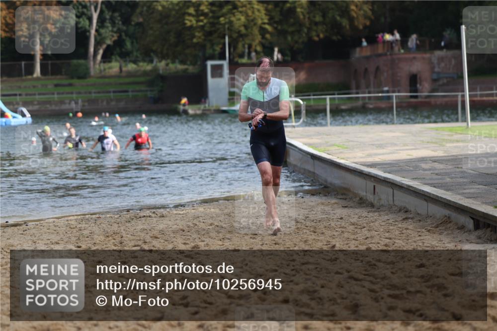 13.09.2026 - Stadtparktriathlon Mo-Foto http://msf.ph/oto/10256945 13.09.2026 10:52:59 Schwimmen 606, 614 meine-sportfotos.de