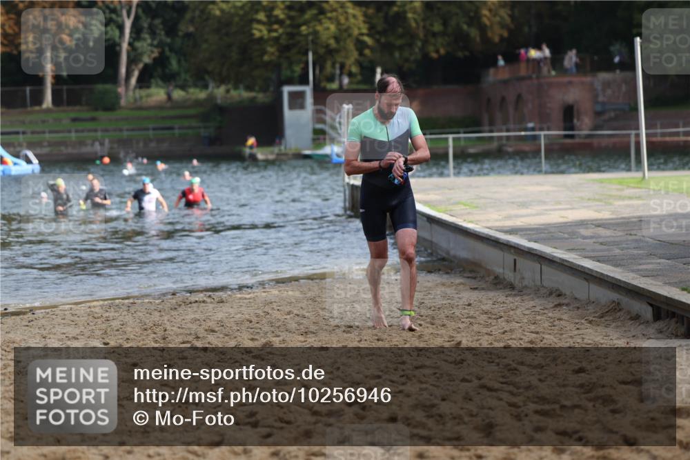 13.09.2026 - Stadtparktriathlon Mo-Foto http://msf.ph/oto/10256946 13.09.2026 10:52:59 Schwimmen 606, 614 meine-sportfotos.de