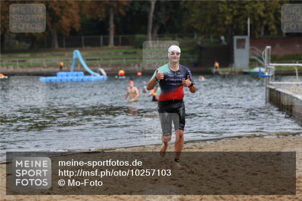 13.09.2026 - Stadtparktriathlon Mo-Foto http://msf.ph/oto/10257103 13.09.2026 10:54:13 Schwimmen 589, 592 meine-sportfotos.de